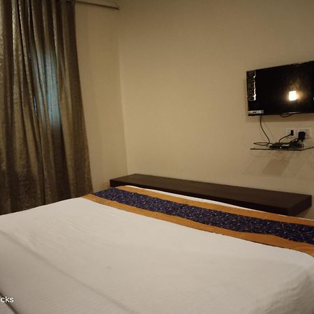 Redfox Hotel- Aminjikarai Čennai Exteriér fotografie