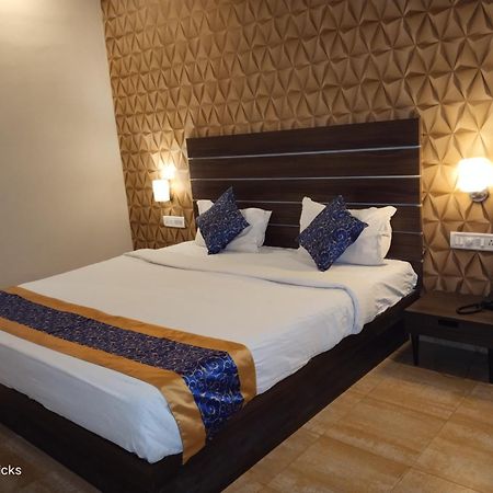 Redfox Hotel- Aminjikarai Čennai Exteriér fotografie